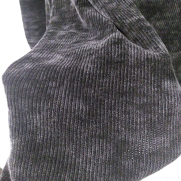 NWOT Express Black Brushed Velvet Mockneck Sweater Size XL - Picture 7 of 12